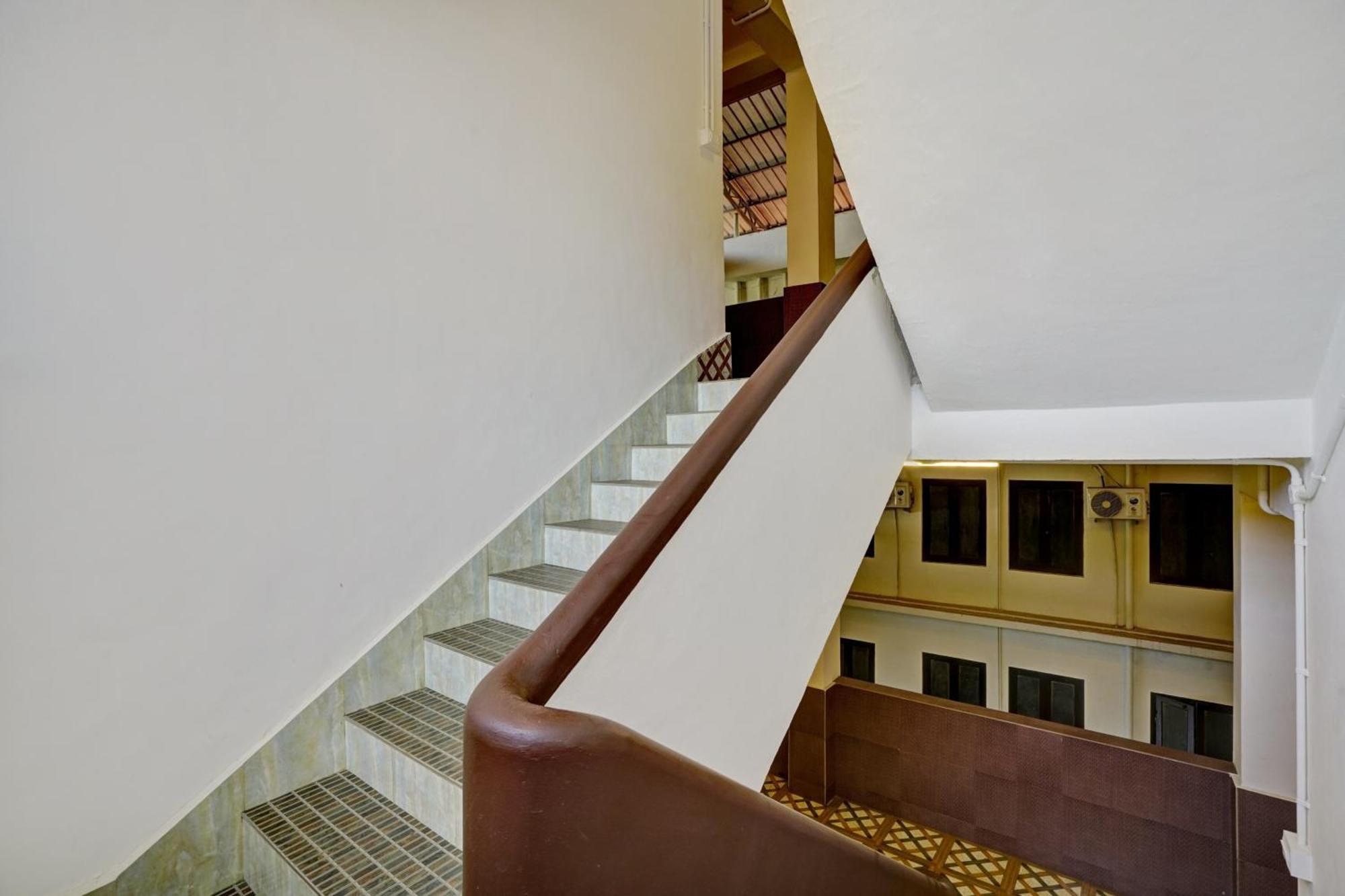 Super Hotel O Ceasar Palace Annex Thodupuzha Dış mekan fotoğraf