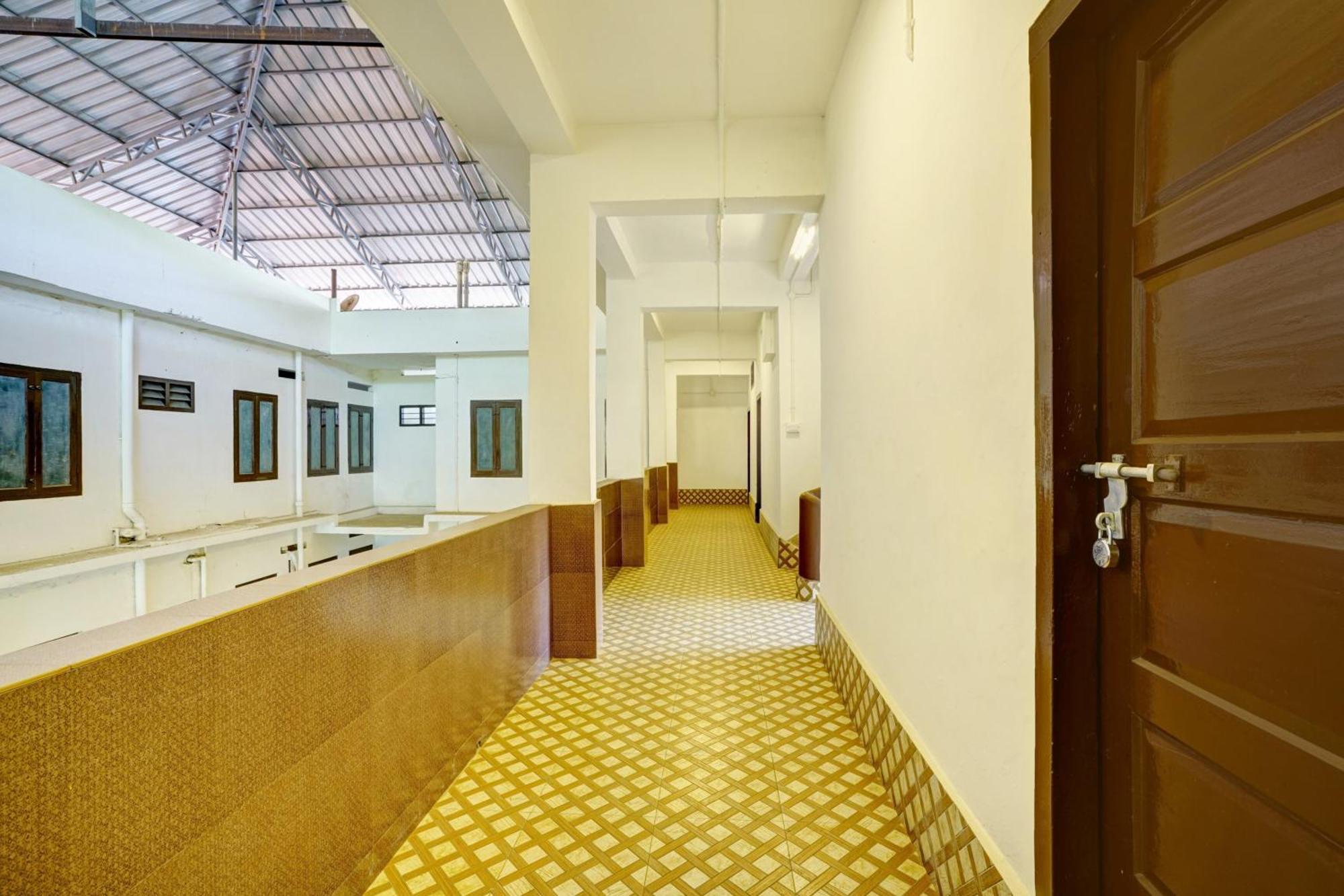 Super Hotel O Ceasar Palace Annex Thodupuzha Dış mekan fotoğraf